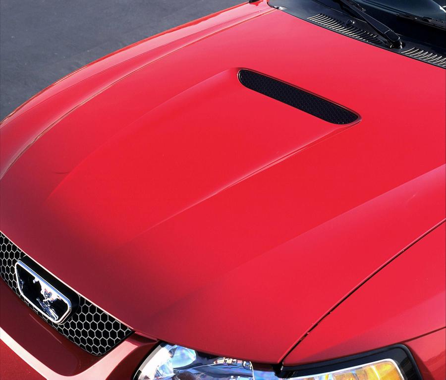 Детали экстерьера Ford Mustang GT Convertible 1999 года  (фото 17 из 74)